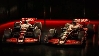 开云体育在线-索伯车队鏖战哈斯车队，塞恩斯关键制胜