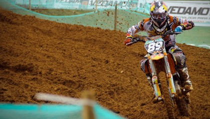 开云APP-英超赛场上的篮网鏖战，西亚卡姆如何接管争冠关键战