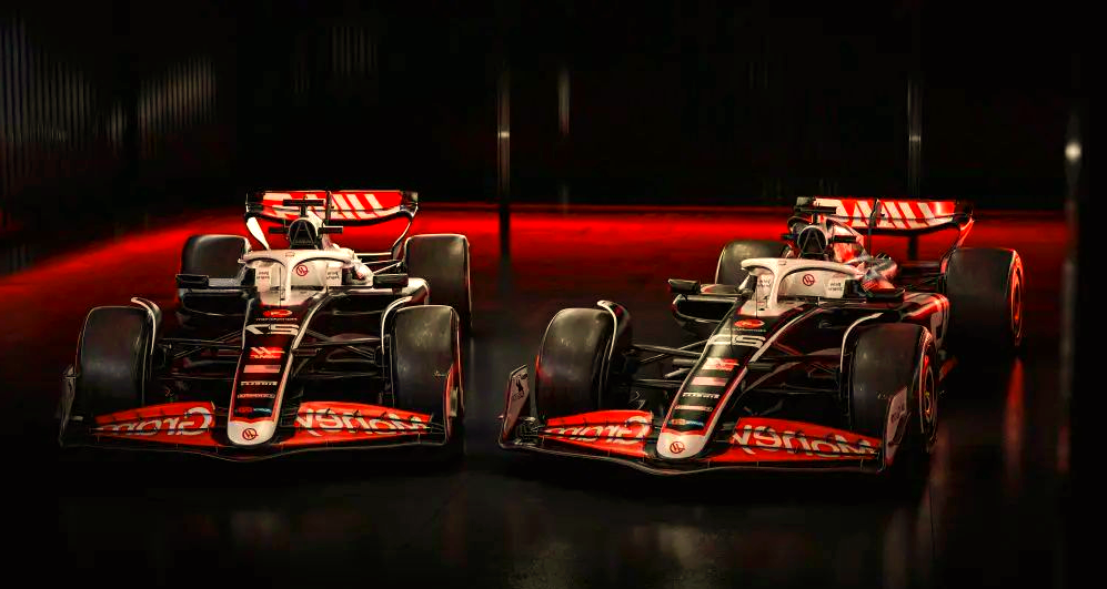 索伯车队鏖战哈斯车队，塞恩斯关键制胜