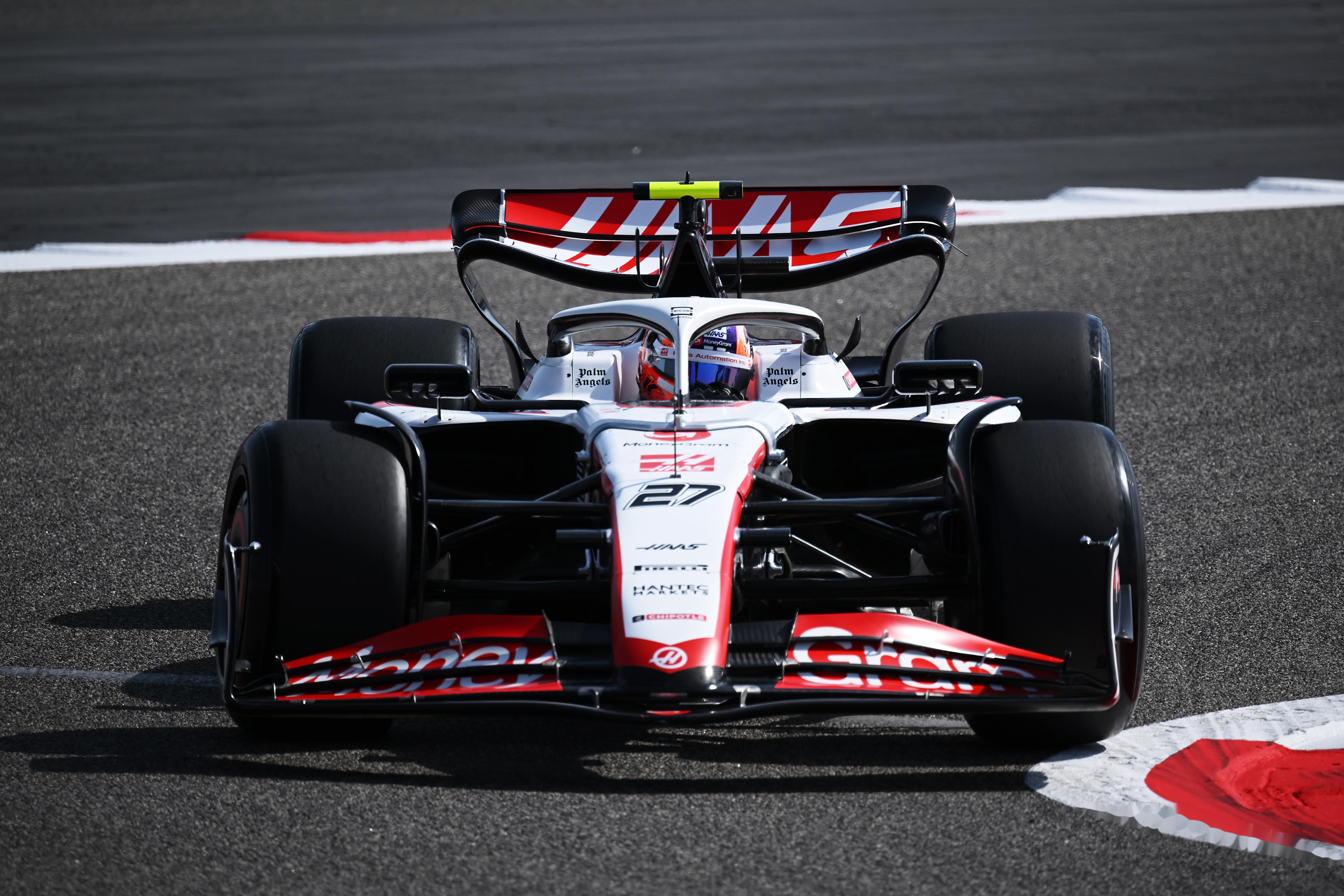 索伯车队鏖战哈斯车队，塞恩斯关键制胜